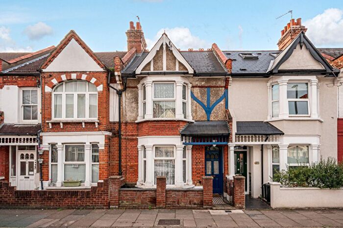 3 Bedroom Terraced House For Sale In Valnay Street, Tooting, London, SW17