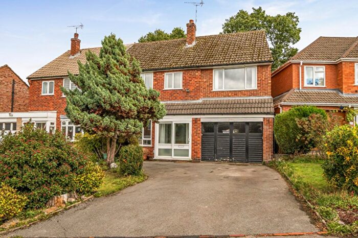 4 Bedroom Semi-Detached House For Sale In Featherstone Crescent, Shirley, Solihull, West Midlands, B90