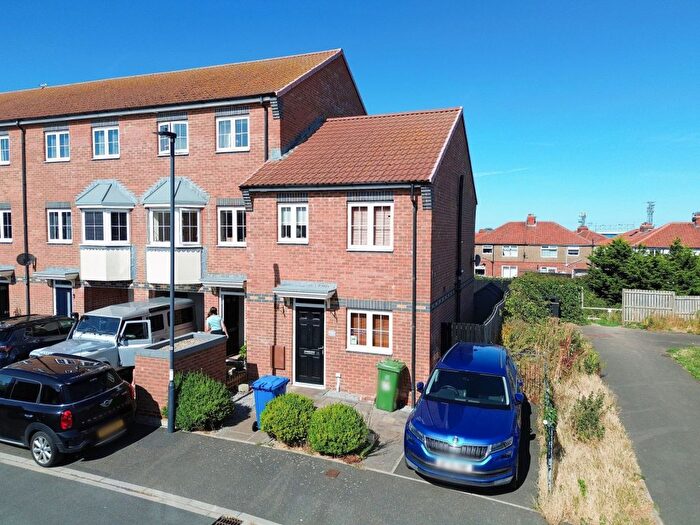 2 Bedroom End Of Terrace House For Sale In Murrayfield Gardens, Whitby, YO21