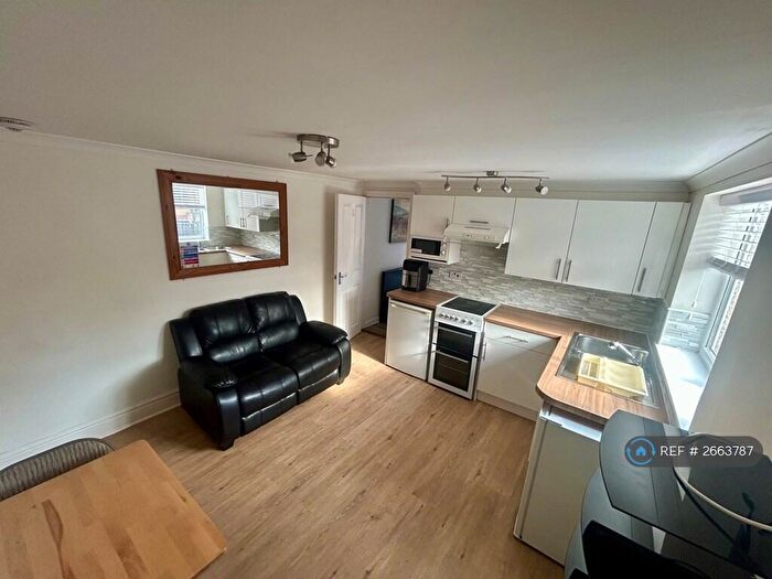 1 Bedroom Flat To Rent In Euclid St, Swindon, SN1
