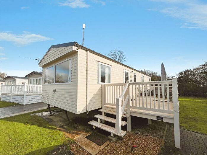 3 Bedroom Mobile/park Home For Sale In Carlton Meres Holiday Park, Carlton, Saxmundham, IP17