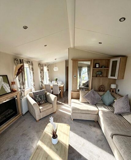 3 Bedroom Mobile/park Home For Sale In Holms Farm Road, Dalrymple, Ayr, KA6