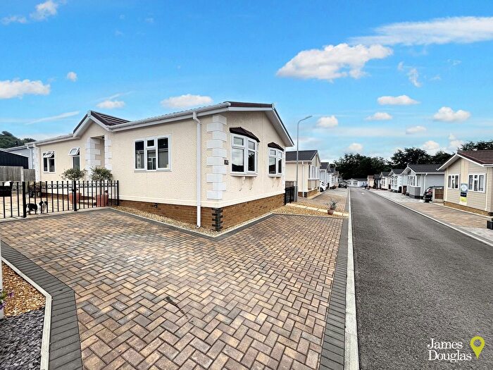 2 Bedroom Mobile/park Home For Sale In Pont Pentre Park, Upper Boat, Pontypridd, CF37