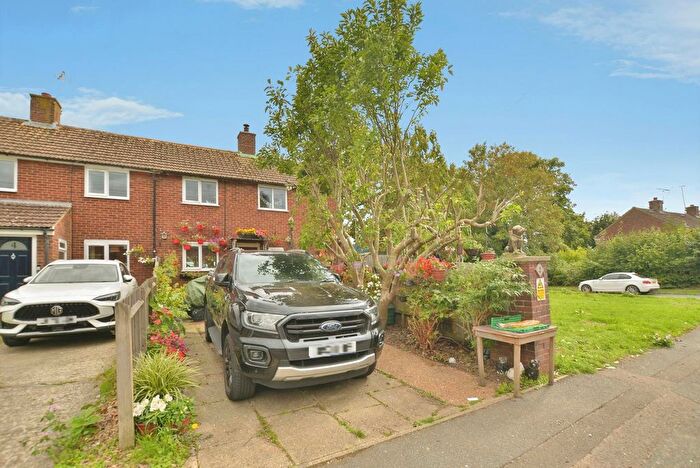 2 Bedroom Detached House For Sale In Warwick Road, Kennington, Ashford, Kent, TN24