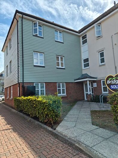 2 Bedroom Flat For Sale In Blacksmith Close, Aldershot, Surrey, GU12