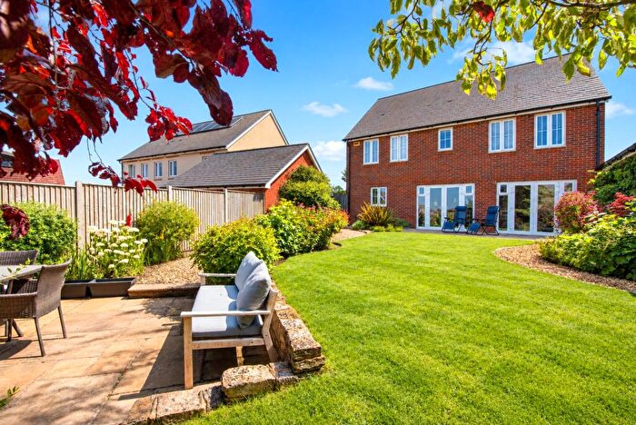4 Bedroom Detached House For Sale In Whiteland Way, Clanfield, Waterlooville, PO8