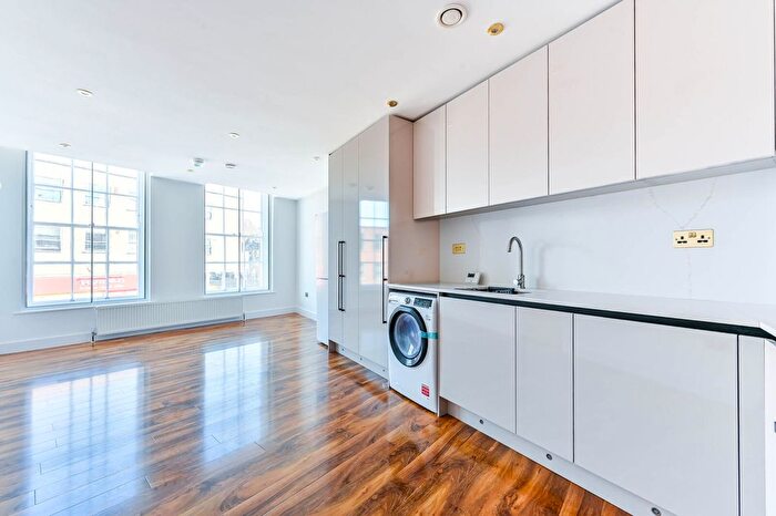 1 Bedroom Flat To Rent In High Street, Guildford, Surrey, Guildford, GU1