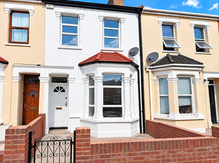 4 Bedroom Terraced House To Rent In Bradbourne Road, Grays, RM17