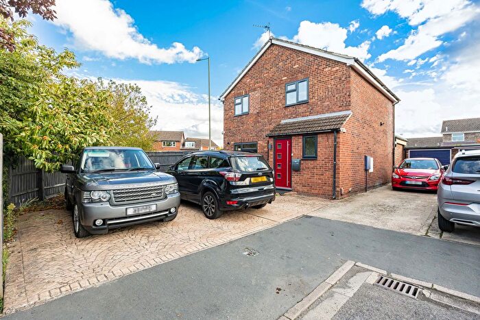 3 Bedroom Detached House For Sale In Collett Way, Grove, OX12