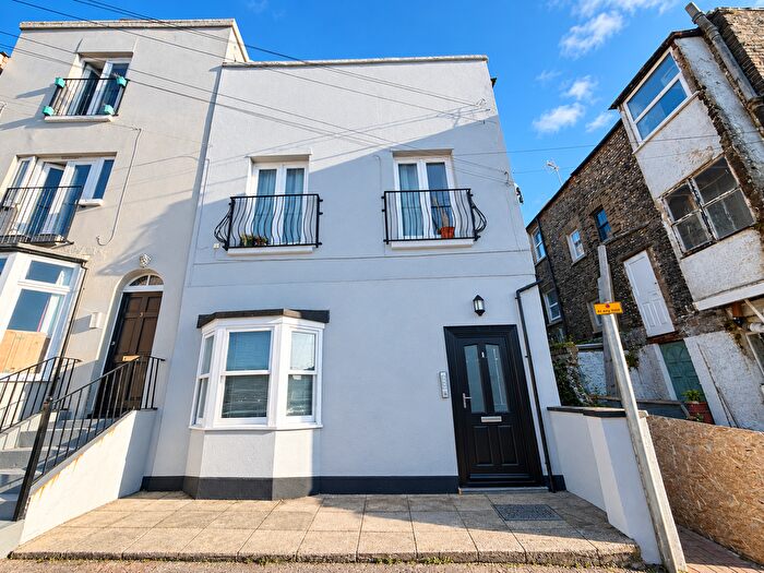 3 Bedroom Flat To Rent In Camden Road, Ramsgate, CT11