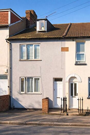 Studio To Rent In Luton Road, Chatham, ME4