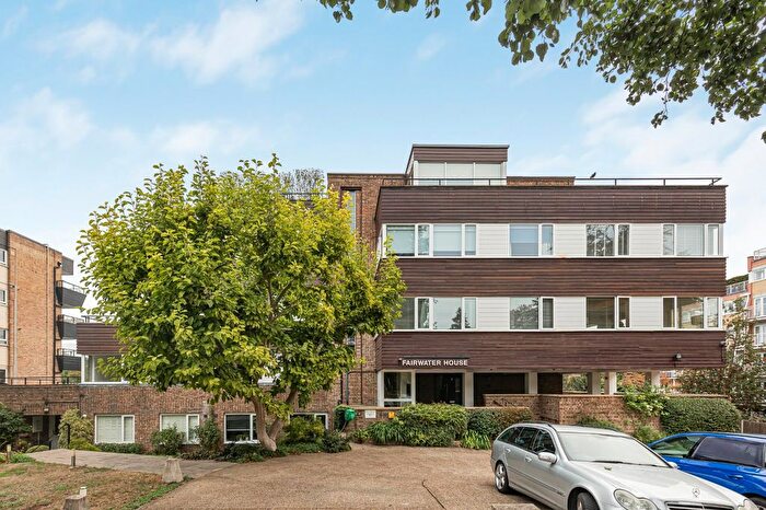 2 Bedroom Flat For Sale In Twickenham Road, Teddington, TW11