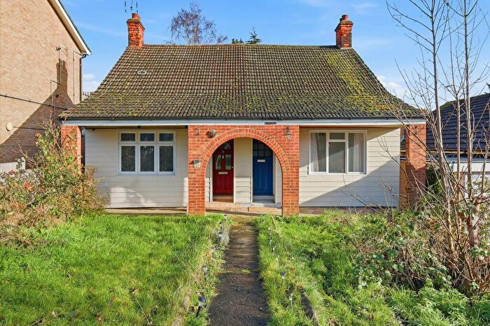 2 Bedroom Semi-Detached Bungalow For Sale In Rectory Road, Grays, RM17
