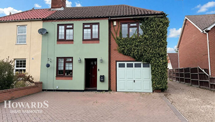 4 Bedroom Semi-Detached House For Sale In Staithe Road, Martham, NR29