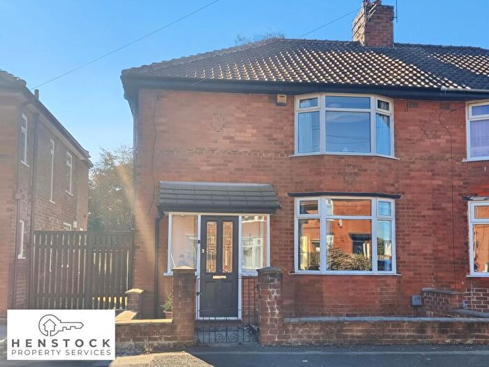 3 Bedroom Semi-Detached House For Sale In Blue Bell Avenue, Manchester, M40