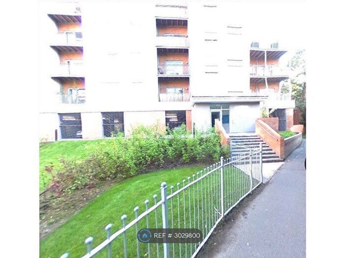 2 Bedroom Flat To Rent In Azure Court, Tonbridge, TN9
