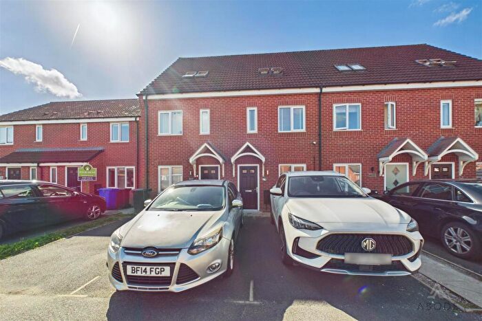 3 Bedroom Town House For Sale In Upton Drive, Burton-on-Trent, DE14