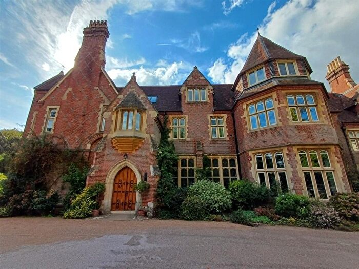 1 Bedroom Flat For Sale In Grenehurst Park, Capel, Dorking, RH5