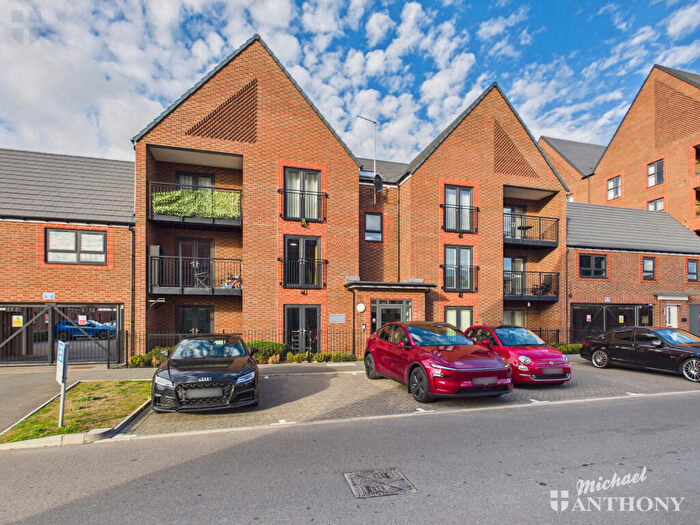 2 Bedroom Flat For Sale In Kingsbrook Basin, Kingsbrook, Aylesbury, Buckinghamshire, HP22