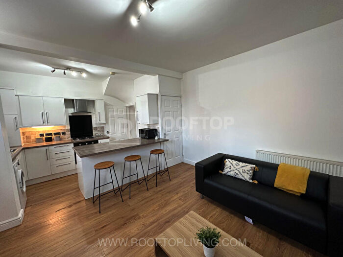 4 Bedroom House To Rent In Quarry Street, Leeds, LS6
