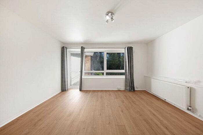 2 Bedroom Flat To Rent In Waltham House, Boundary Road, NW8