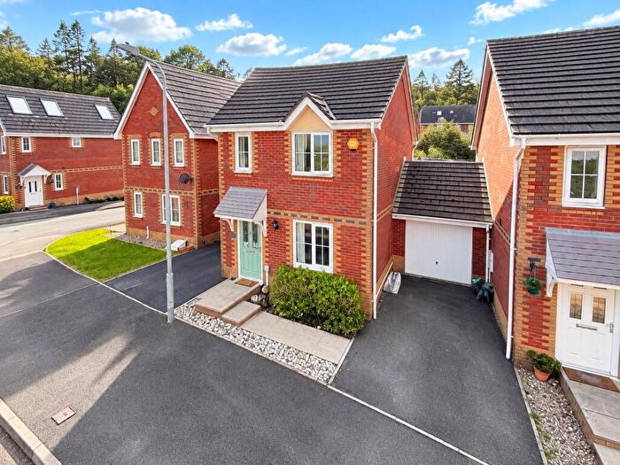 3 Bedroom Link Detached House For Sale In Ffordd Ger Y Llyn, Tircoed Forest Village, Penllergaer, Swansea, West Glamorgan, SA4