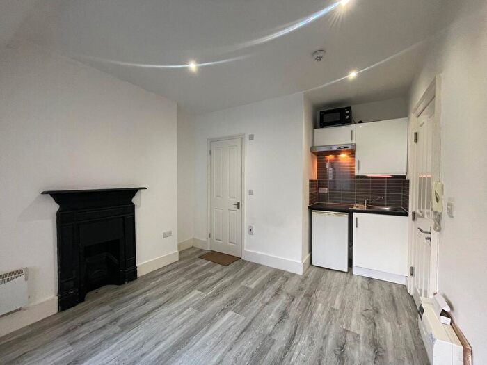 Studio To Rent In Church Road -, P11
