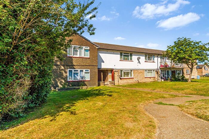 2 Bedroom Flat For Sale In Long Walk, Epsom, KT18