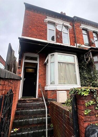 3 Bedroom Block Of Apartments For Sale In Warwick Road, Tyseley, Birmingham, West Midlands, B11