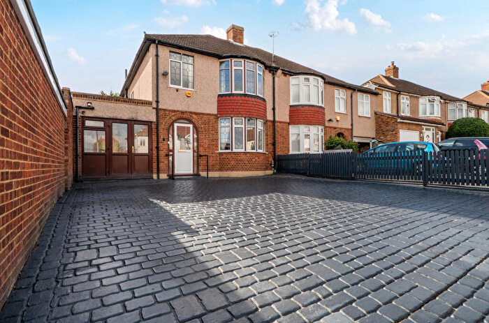 3 Bedroom Semi-Detached House For Sale In Lavidge Road, London, SE9
