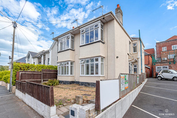 2 Bedroom Flat For Sale In New Park Road, Southbourne, Dorset, BH6