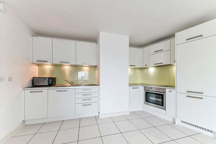 2 Bedroom Flat To Rent In Deals Gateway, London, SE13