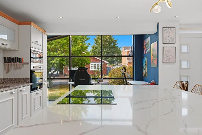 4 Bedroom Detached House For Sale In Middelburg Close, Nuneaton, CV11