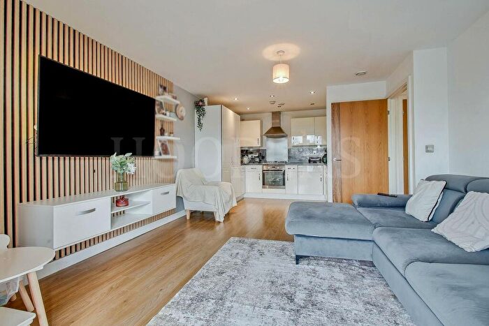 2 Bedroom Flat For Sale In Flowers Close, London, NW2