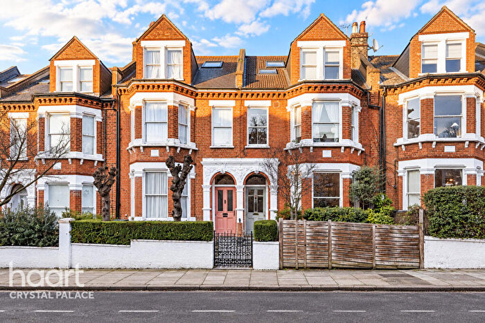 5 Bedroom Terraced House For Sale In Kestrel Avenue, London, SE24