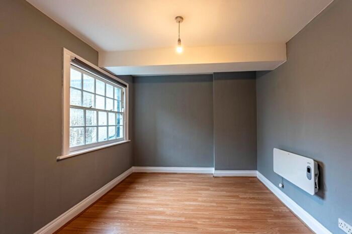 2 Bedroom Flat To Rent In High Street, Rochester, ME1