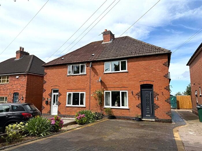 3 Bedroom Semi-Detached House For Sale In Springfield Road, Swadlincote, Derbyshire, DE11