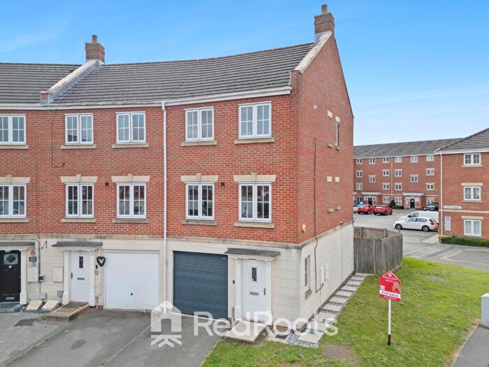 3 Bedroom Town House For Sale In Jenkinson Grove, Armthorpe, Doncaster, DN3