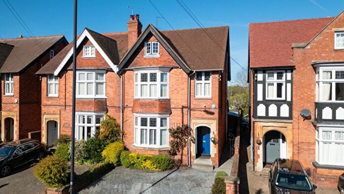 5 Bedroom Semi-Detached House For Sale In Waverley Road, Kenilworth, CV8