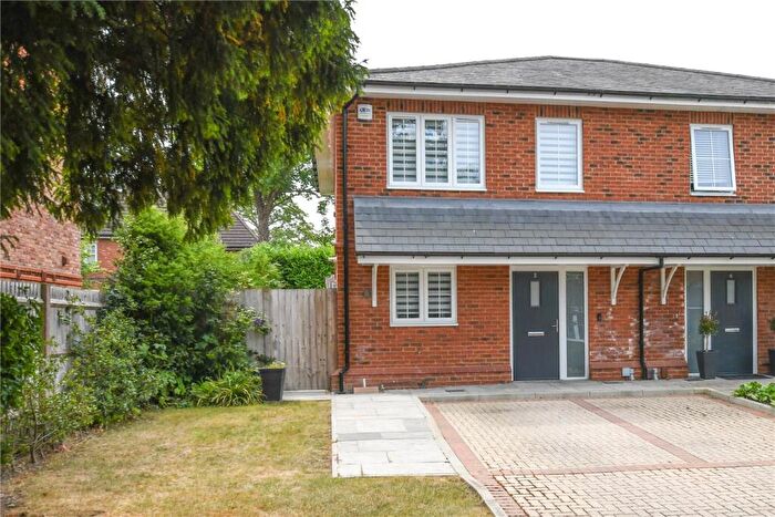 3 Bedroom Semi-Detached House For Sale In Woodfield Place, Binfield, Bracknell, Berkshire, RG42