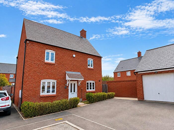 3 Bedroom Detached House For Sale In Tarry Court, Roade, Northamptonshire, NN7