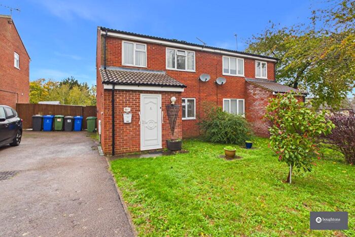 3 Bedroom Semi-Detached House For Sale In Stuart Road, Brackley, NN13