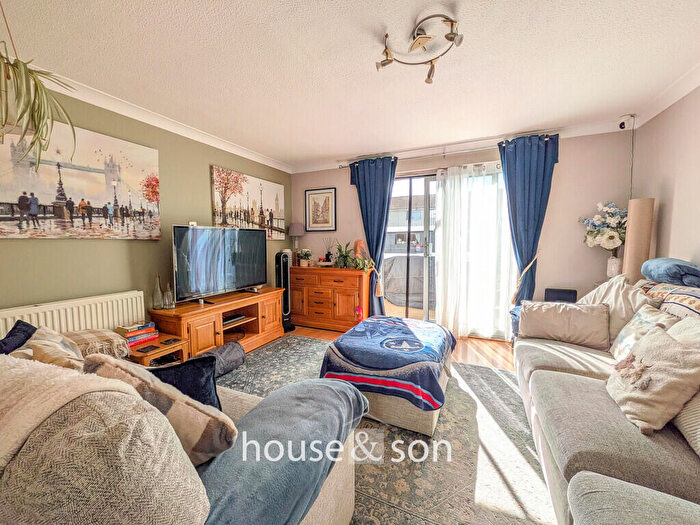 3 Bedroom Terraced House For Sale In Hibberd Way, Bournemouth, BH10