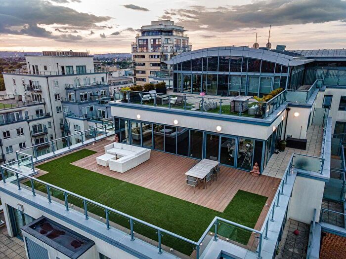 3 Bedroom Penthouse For Sale In Boulevard Drive, London, NW9