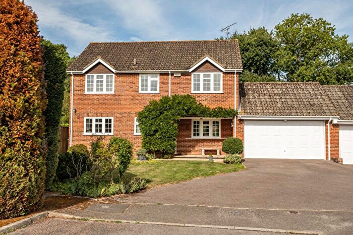 4 Bedroom Detached House For Sale In Reeves Close, West Wellow, Romsey, Hampshire, SO51