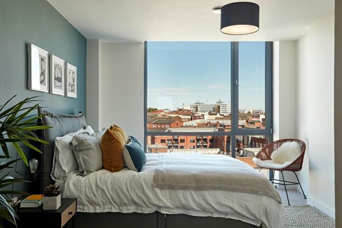 3 Bedroom Apartment To Rent In Newhall Square, Birmingham, B3