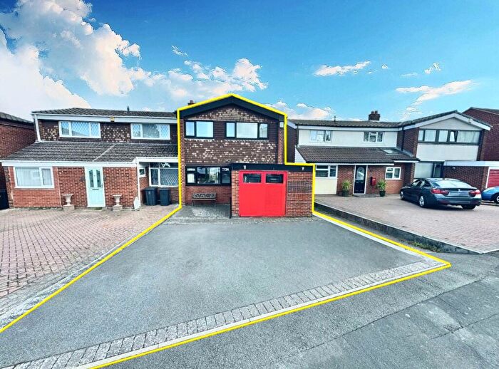3 Bedroom Semi-Detached House For Sale In Amos Avenue, Nuneaton, CV10