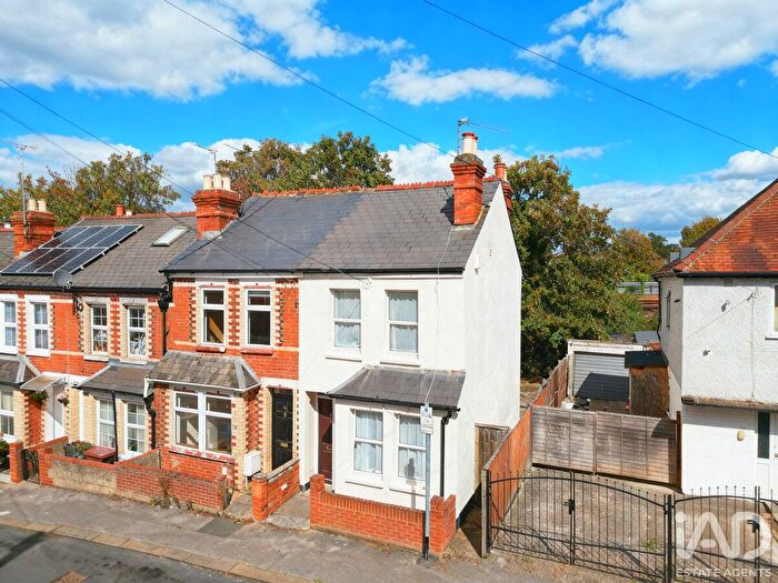 3 Bedroom End Of Terrace House For Sale In Wykeham Road, Reading, RG6