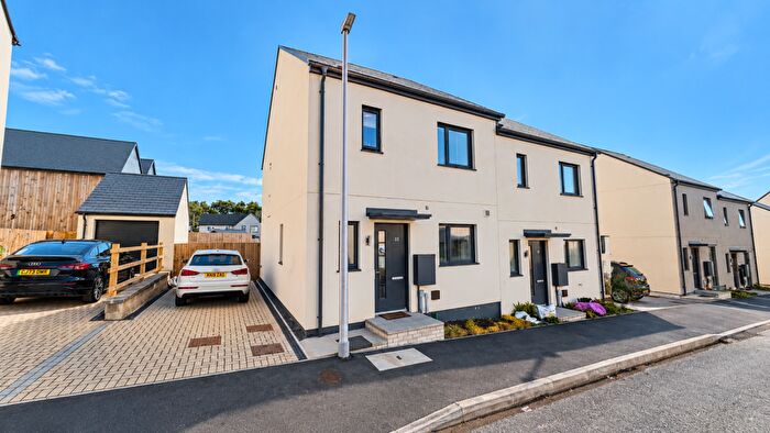 3 Bedroom Semi-Detached House For Sale In Min-Yr-Aber, Gorseinon, Swansea, SA4