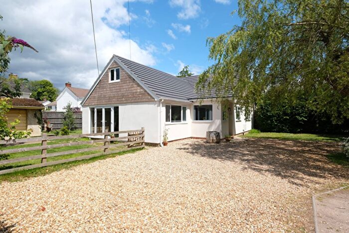 3 Bedroom Detached Bungalow For Sale In Forest Front, Hythe, SO45